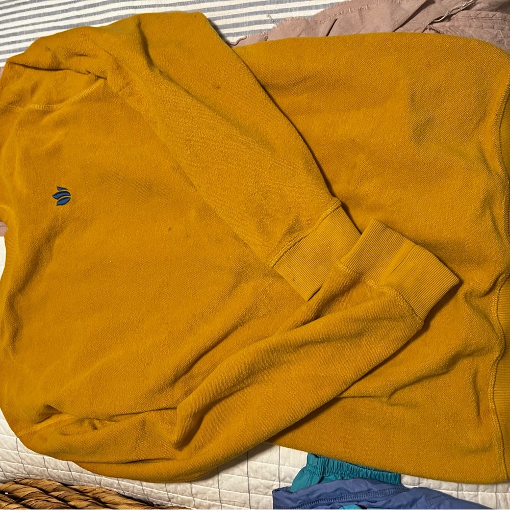 Dutch Bros Yellow Crewneck Sweater Soft Casual Pullover